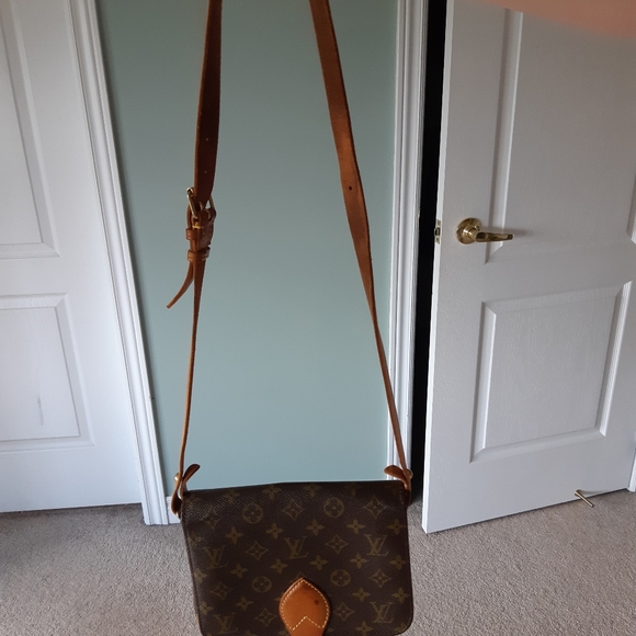 Selling authentic Louise Vuitton bag. - Picture 6 of 7